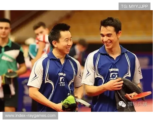 千岛湖秀水广场冲刺瞬间，王强挥臂庆祝环浙总决赛登顶